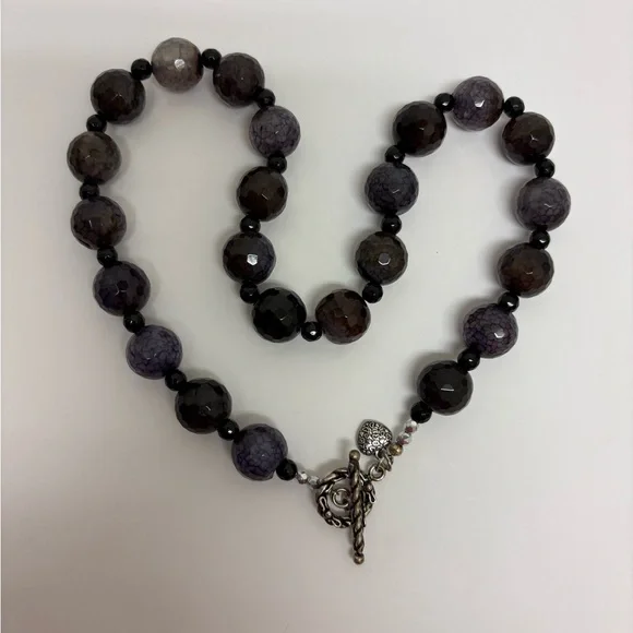 Elegant Purple & Black Agate Beaded Necklace - Picture 5 of 7
